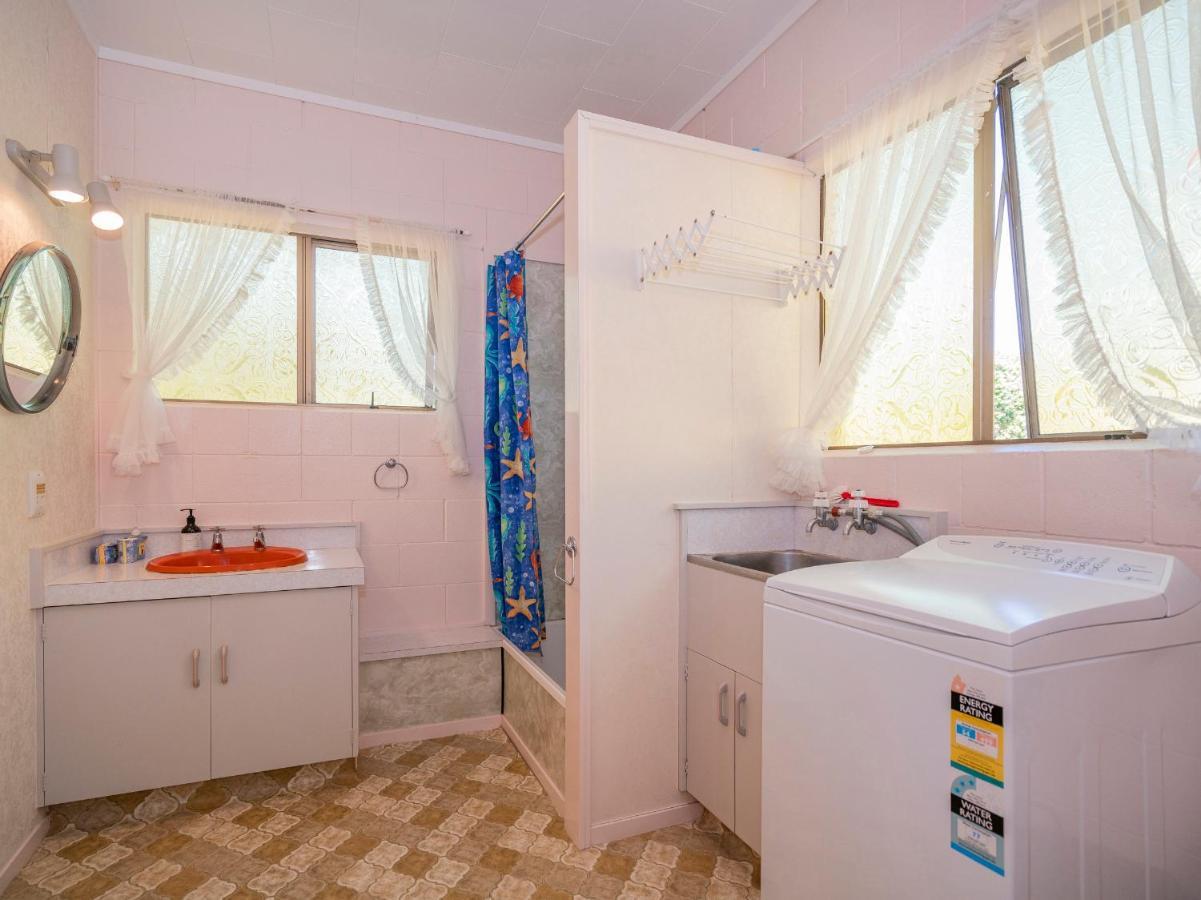 Cosy At Cooks - Cooks Beach Downstairs Unit Екстер'єр фото